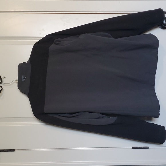 ⭐️ Black & Gray Moultrie Logo Jacket - Picture 3 of 5